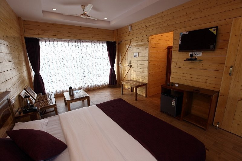 MPT Hanuwantiya Resort House Boat